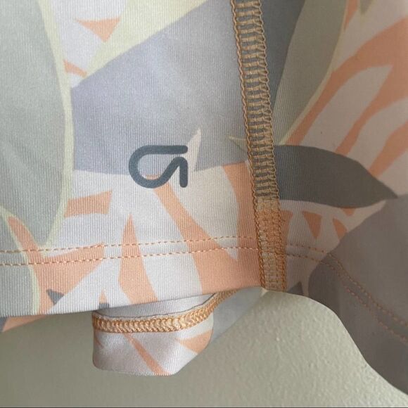 GAP Fit Women’s Workout Top Size Small - Picture 2 of 5